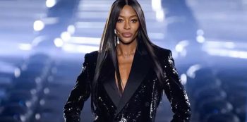Naomi Campbell sfilata Parigi: chiude la passerella di Yves Saint Laurent