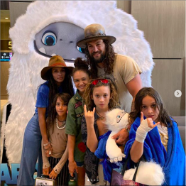 Jason Momoa porta tutta la famiglia a guardare Il piccolo Yeti: tra risate e lacrime