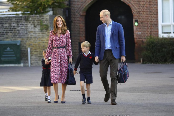 Kate è bellissima per il primo giorno di scuola di George e Charlotte