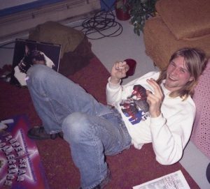 Kurt Cobain il mito: un suo cardigan battuto all’asta ad una cifra record da capogiro