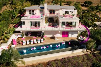 Airbnb ha creato la Casa dei Sogni di Barbie a Malibu: bellissima!