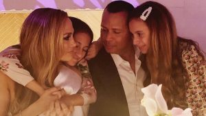 Jennifer Lopez festa di fidanzamento a Bel Air: per rinnovare il sì e attendere le nozze