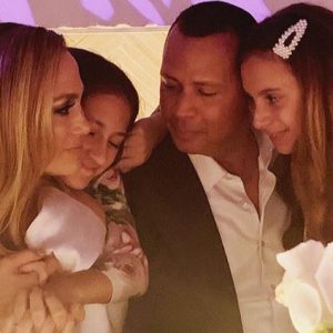 Jennifer Lopez festa di fidanzamento a Bel Air: per rinnovare il sì e attendere le nozze