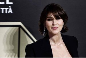 Monica Bellucci taglio capelli 2019: anche lei sceglie la frangia