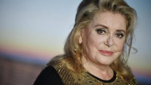 Catherine Deneuve ricoverata d’urgenza: colta da un malore durante le riprese