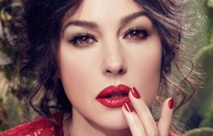 Monica Bellucci oggi torna in copertina: effetto wow, la vera bellezza italiana