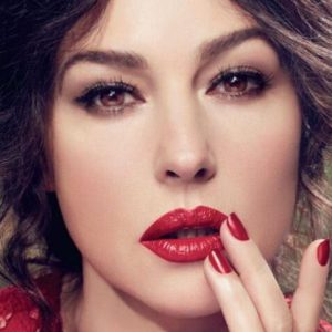 Monica Bellucci oggi torna in copertina: effetto wow, la vera bellezza italiana