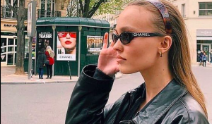 Lily Rose Depp ha più stile di Johnny Depp ed è pronta a prendere il suo posto