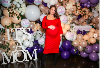 Ashley Graham Baby Shower: piercing e tatuaggi per tutti alla festa del nascituro