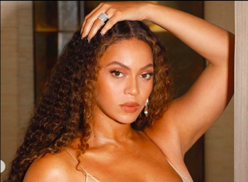 Beyoncé look pazzesco al Gala di Jay-Z: due abiti mozzafiato da non perdere