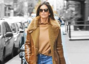 Kaia Gerber e Cindy Crawford stesso stile: indossano entrambe il montone di Chloé