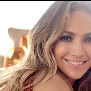 Jennifer Lopez indossa il cappotto perfetto per l’Autunno/Inverno 2020: mai più senza