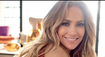 Jennifer Lopez indossa il cappotto perfetto per l’Autunno/Inverno 2020: mai più senza