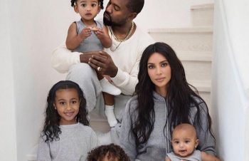 Kim Kardashian: la cartolina di Natale 2019 con tutta la famiglia fa impazzire il web