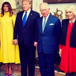 Melania Trump look 2019: il cappotto giallo e bizzarro