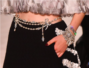 Chanel Métiers d’Art 2019-2020: dai vestiti ai capelli, passando per le unghie