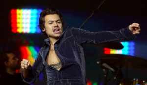 Harry Styles look 2019: il rubacuori più sexy e fashion che c'è