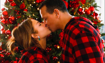 Jennifer Lopez e Alex Rodriguez: premio per il miglior bacio di Natale del 2019