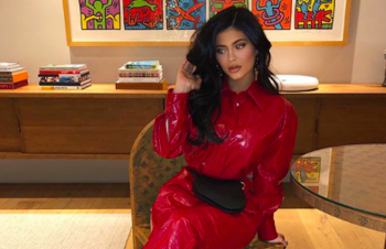 Kylie Jenner lancia la manicure primavera 2020 perfetta per gli indecisi