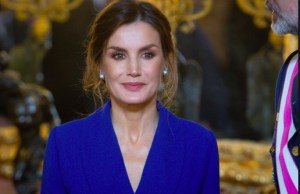 Letizia di Spagna look 2020: sexy in Classic Blue Pantone