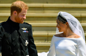 La Regina Elisabetta ha detto sì: Meghan Markle e il Principe Harry possono andare via