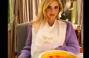 Chiara Ferragni al ristorante: bacchettata da Carlotta Ferlito per colpa di tre paccheri