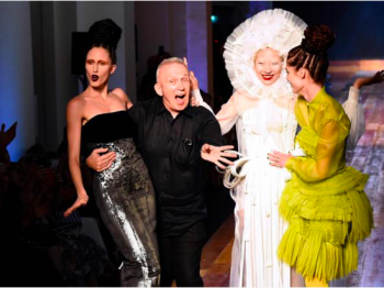 Jean-Paul Gaultier ultima sfilata: alla Paris Haute Couture l’inchino di addio