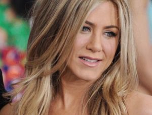 Golden Globe Jennifer Aniston taglio capelli: tendenze capelli 2020