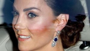 Kate Middleton party a Buckingham Palace: total red look