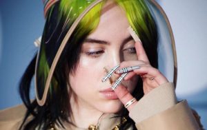 Brit Awards 2020 Billie Eilish: la nail art Burberry super lusso