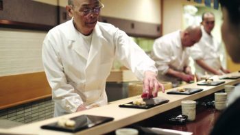 Jiro Ono è “la leggenda del sushi”: 15 minuti di servizio per 200 euro!