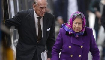 Coronavirus, la regina Elisabetta e il marito Filippo fuggono da Londra: «Troppa gente»