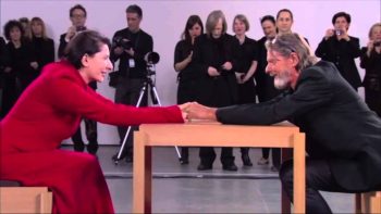 È morto Ulay, artista e performer, compagno di Marina Abramovic