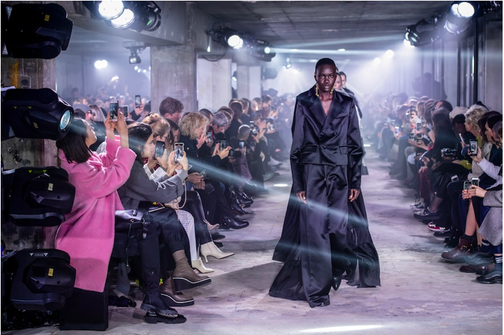 Parigi Fashion Week 2020: smoking rivisitati e Kanye West femminista 