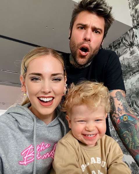 Compleanno Leone Lucia Ferragni: cucina una crostata, Fedez teme l'avvelenamento