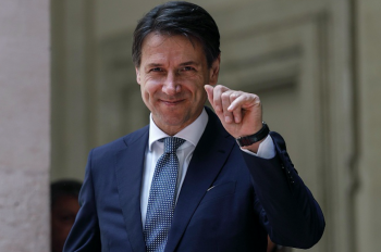 Giuseppe Conte Instagram: le bimbe del premier confermano, Peppy è sensuale