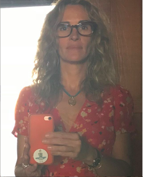 Julia Roberts Instagram: «Resto a casa per il mio fantastico vicino 95enne»