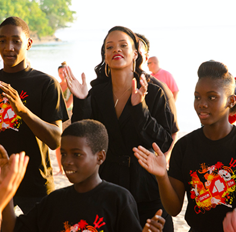Coronavirus donazioni, Rihanna devolve 5 milioni di dollari per l'emergenza