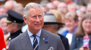 Coronavirus, Principe Carlo d’Inghilterra positivo: lui e Camilla fuggono in Scozia