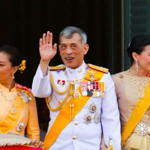 Coronavirus: il Re della Thailandia in isolamento con un harem di 20 concubine