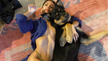 Emily Ratajkowski Instagram: «Colombo è stufo delle mie coccole»