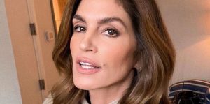 Cindy Crawford outfit moda 2020: come essere perfette per lo smartworking