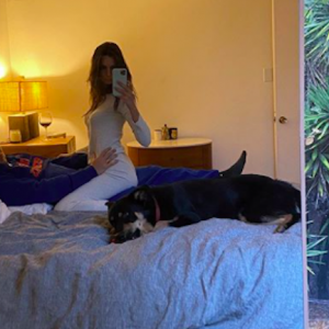 Emily Ratajkowski Instagram: il marito segreto, lo scatto sul letto