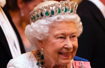 La Regina Elisabetta II è nata ad aprile ma festeggia a giugno: il perché della strana usanza