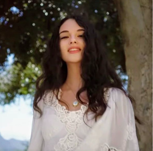 Deva Cassel, posa per Dolce e Gabbana: bellissima come mamma Monica