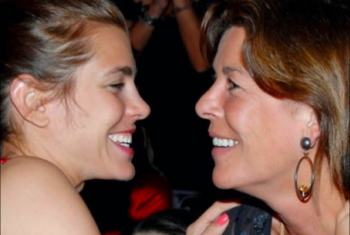 Charlotte Casiraghi e mamma Carolina: identiche anche nello stile