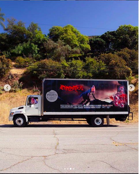Lady Gaga, Chromatica: tracklist fuori, le consegne le fa Mother Monster con il camion