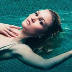 Riviera serie tv: thriller con Julia Stiles su Sky Atlantic Confidential