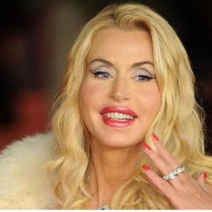 Valeria Marini compleanno: la showgirl italiana per eccellenza compie 53 anni