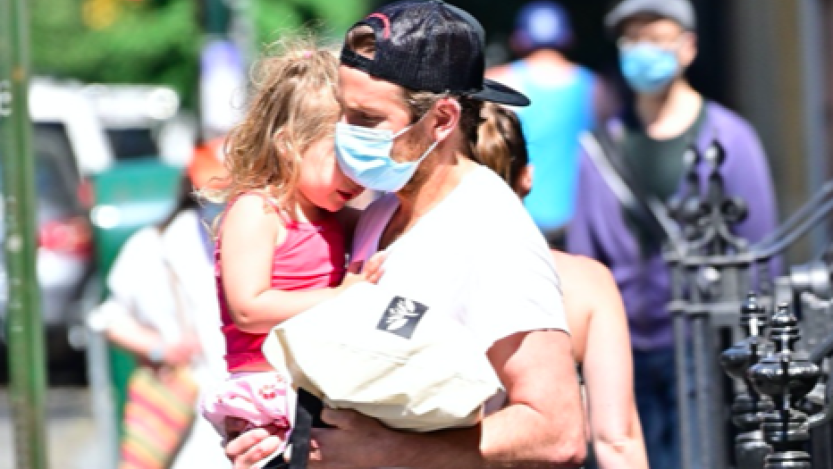 Bradley Cooper, la figlia Lea sembra un angelo. Lui e la Shayk vanno d'amore e d'accordo